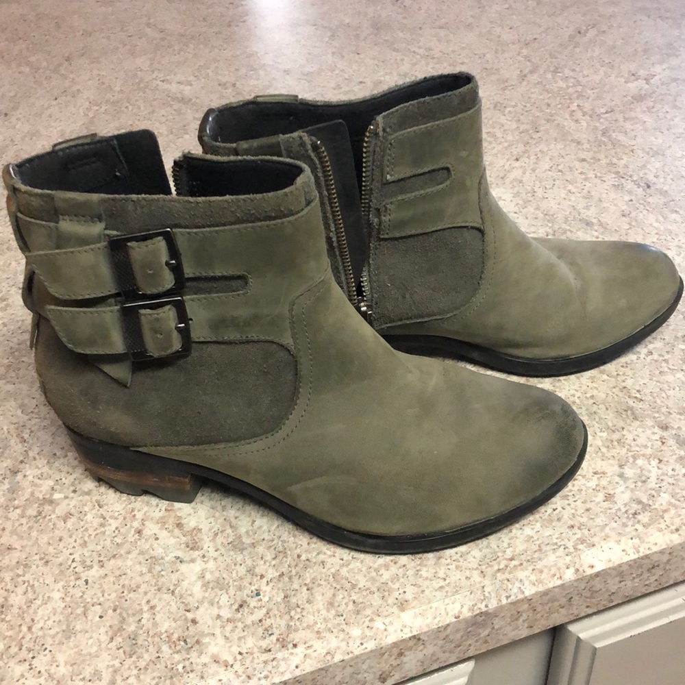 Grey Sorel booties size 7.5.